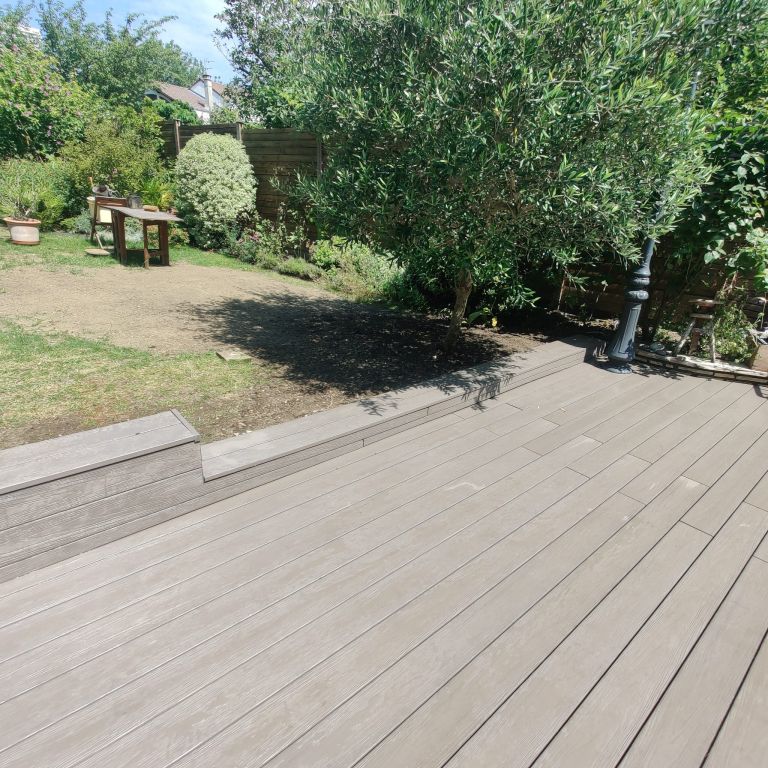 Terrasse GRAD® en Composite - Paysagistes Les Jardins du Roy Paris